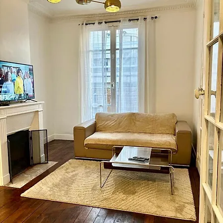Tour Eiffel Apartment *