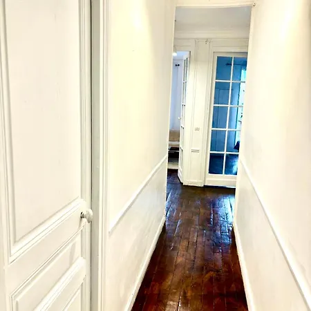 Tour Eiffel Apartment